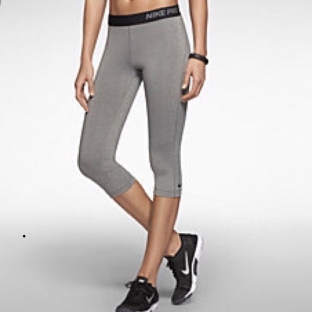Nike Pro Drift Capri Leggings - Picture 1 of 6
